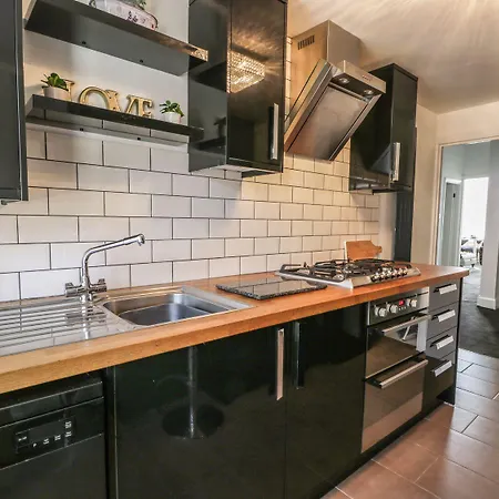 Esplanade Gardens, 1 *